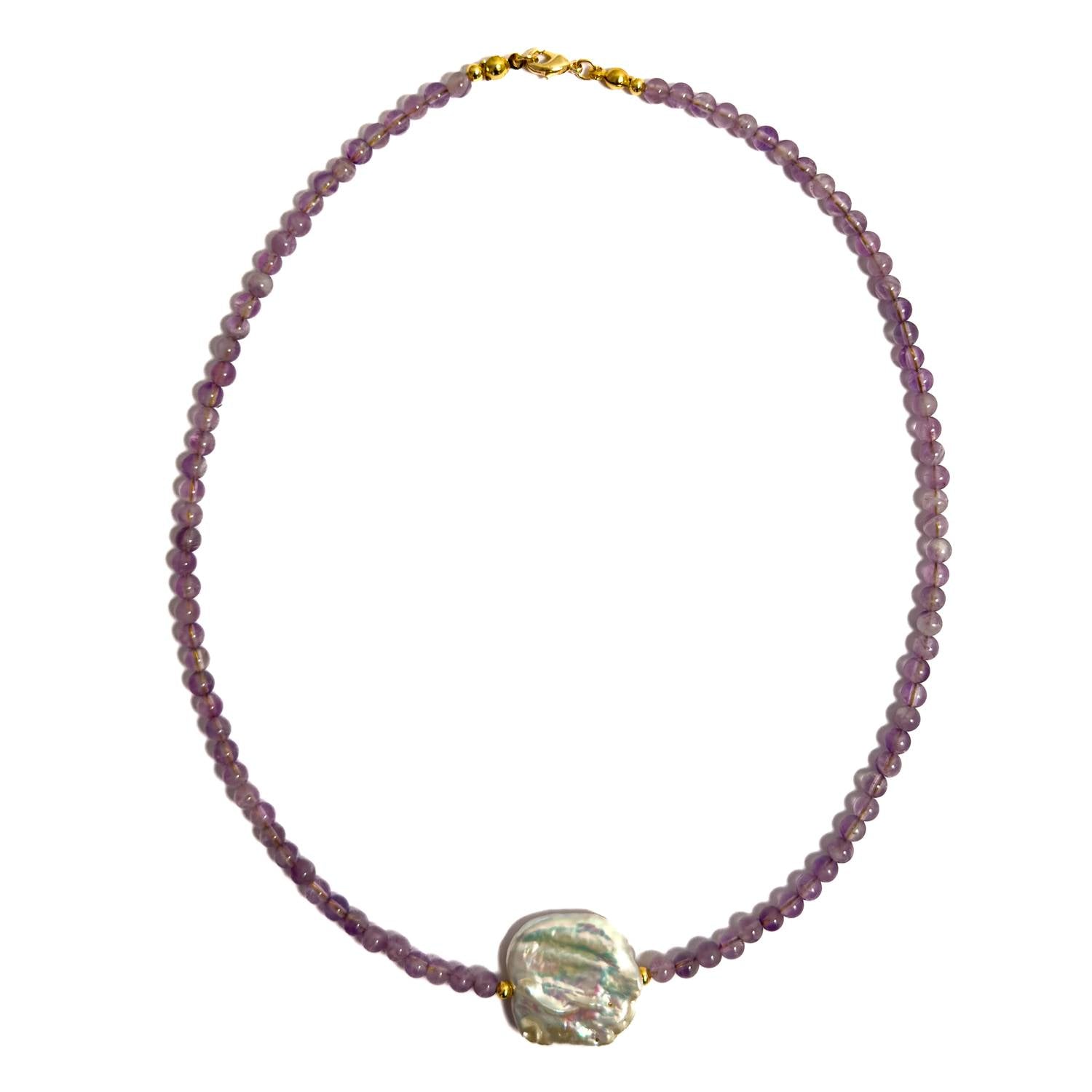 Collar artesanal de amatista natural con perla barroca cultivada de MAVIS.