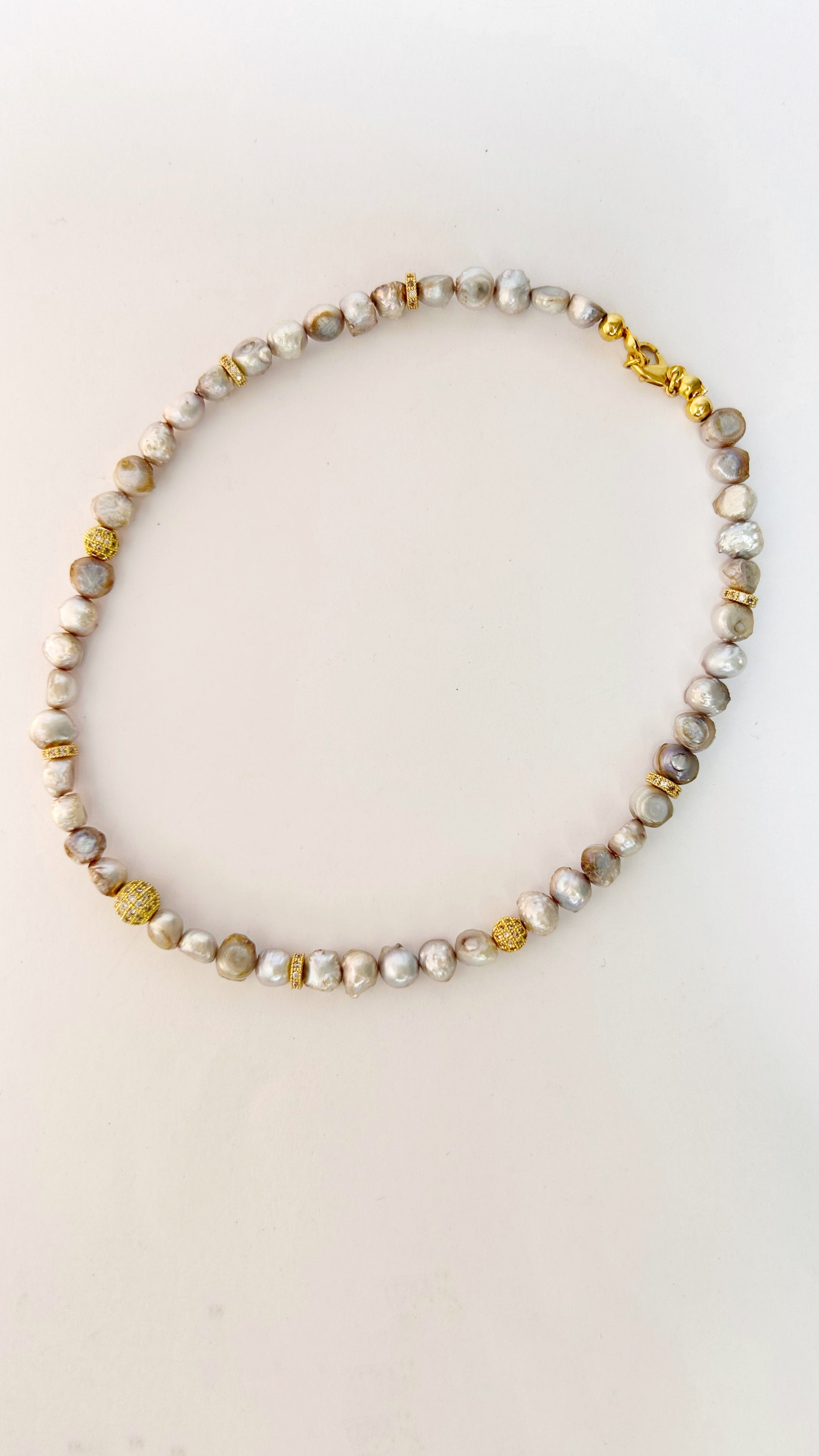 Collar Gris Majestuoso